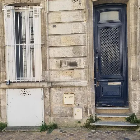 Gauche Calme Proche Gare Climatisation